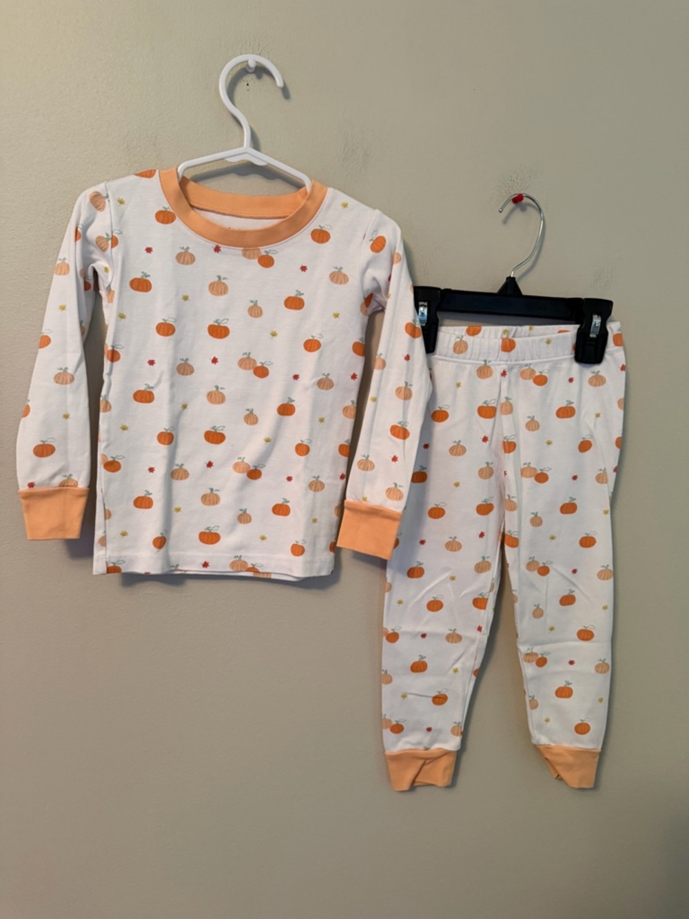 Lake Pumpkin-Print Pajama Set - White & Orange